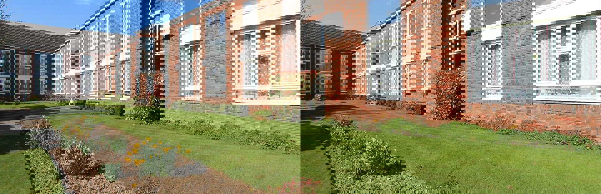 2425 Newport Court 002
