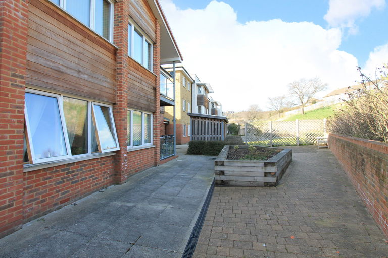 Bleriot Court 5