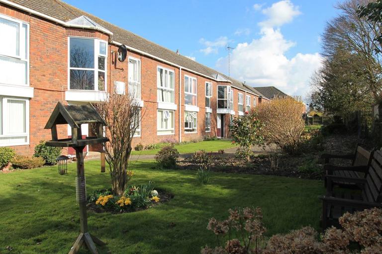 2425 Newport Court 005