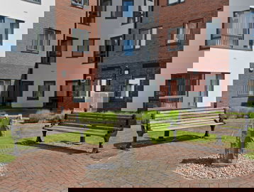 2516 Kingsway 005