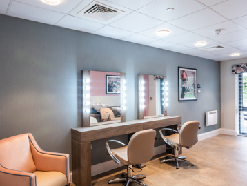 Beauty salon with soft seating and mirrors