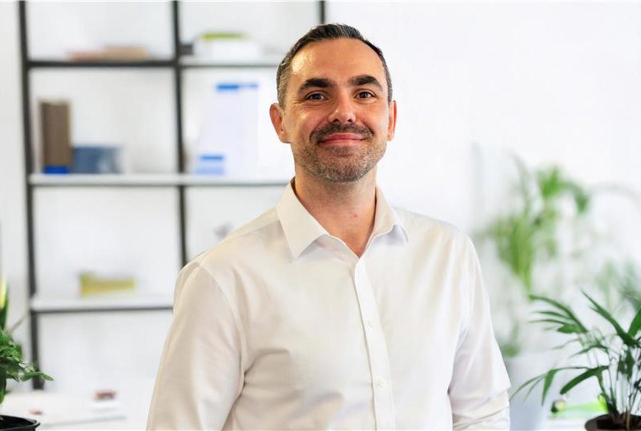 Jamie Lindon Lewis (NEW)