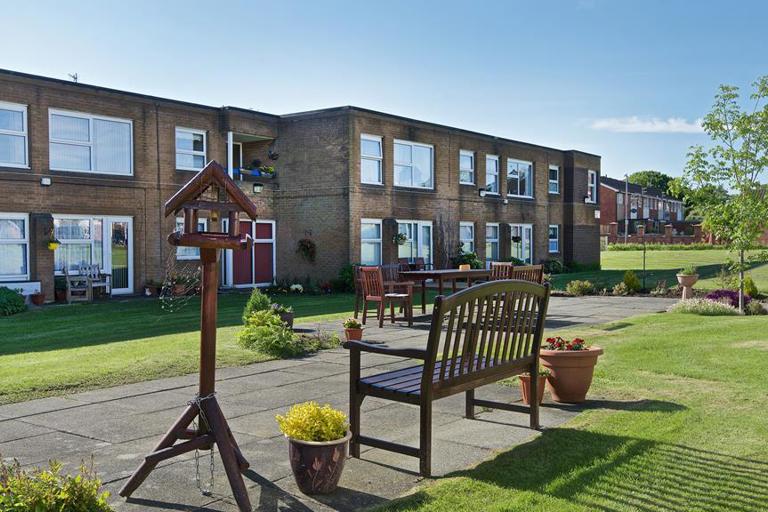 2501 Hargreaves Court 001