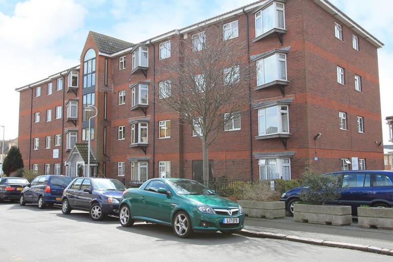 Irene Astor Court 003