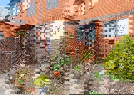 Temple Court 012