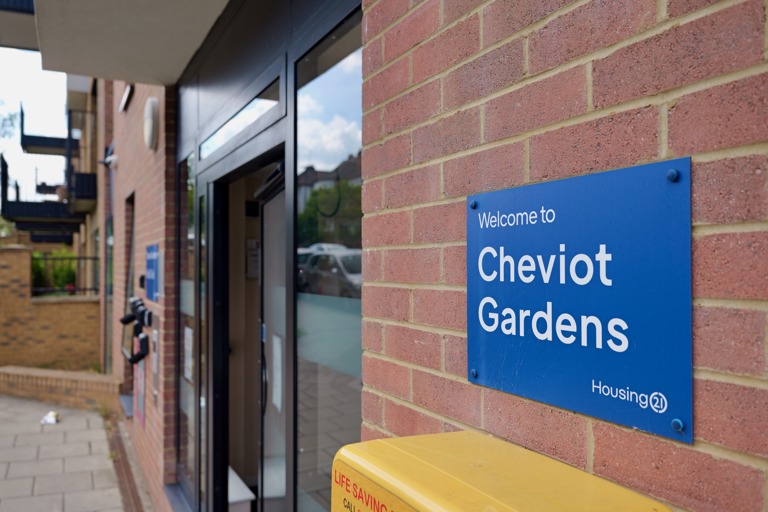 Cheviot Gardens Sign