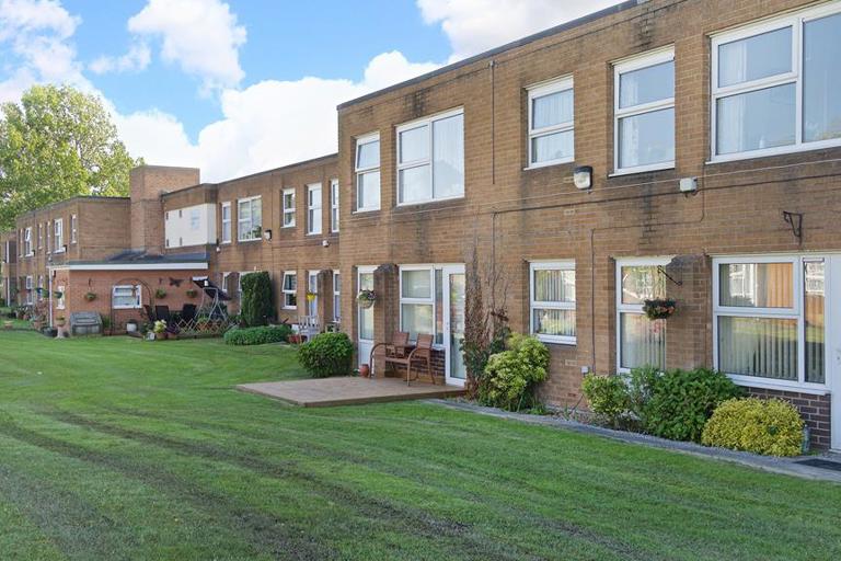 2501 Hargreaves Court 003