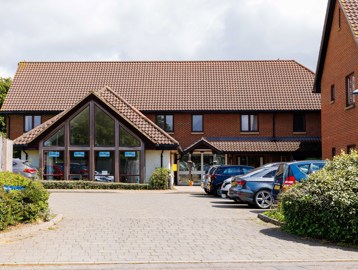 Front view of Mere View Court building