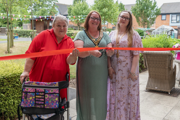 Resident Patricia with the Mayor ready for the ribbon cutting ceremony