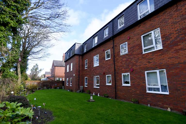 William Roberts Court Garden Housing 21
