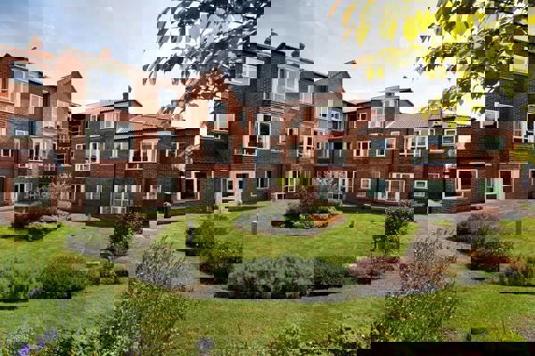 Springhill Court Yo61 014