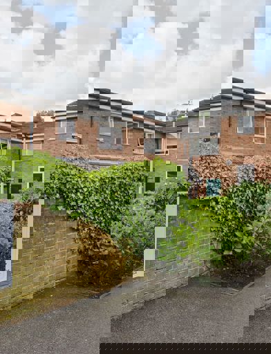 Ronald West Court Le11 01 