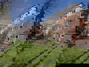 Mendell Court 8