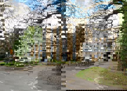 Malmesbury Court 004