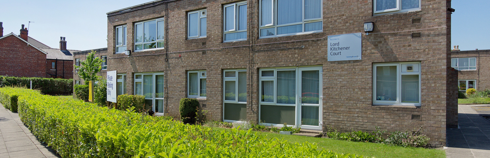 Lord Kitchener Court M33 013