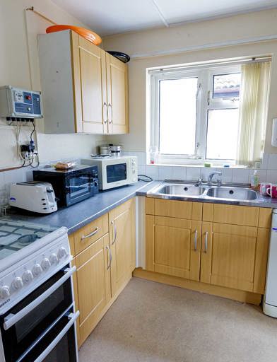 Barbara Glasgow House Communal Kitchen 