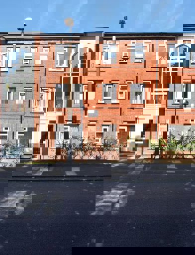 Swinton Court M27 02 