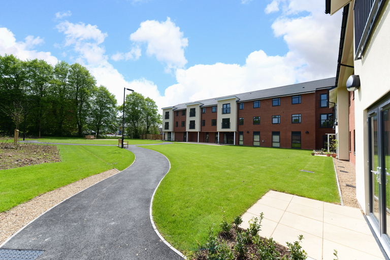 4211 Oakwood Gardens 014
