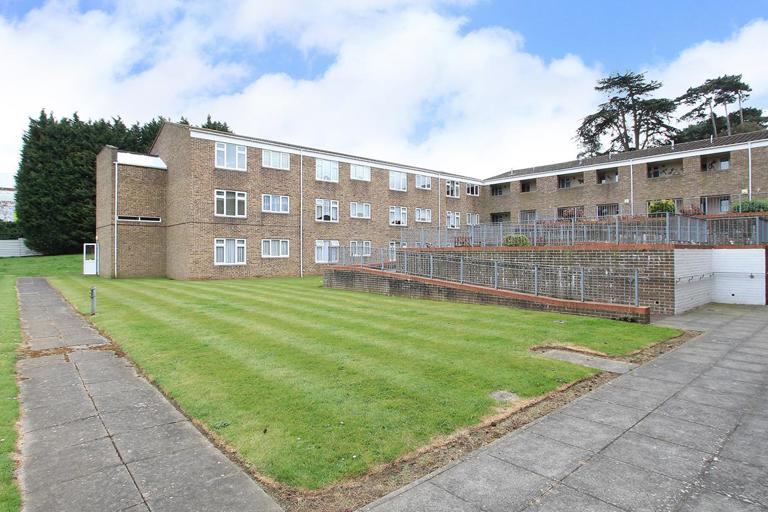 Dennis Cadman Court 005