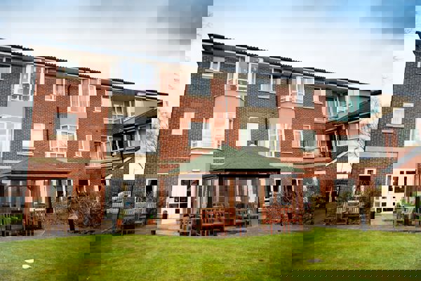 Elkin Court 32