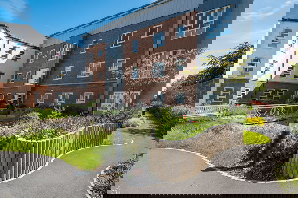 Falcon Court 6