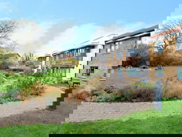 Emily Court 10