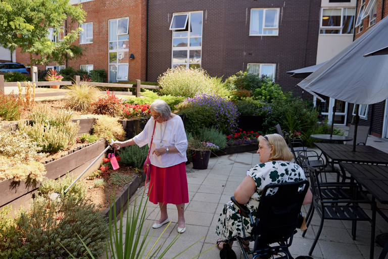 Residents In Garden at Lea Springs