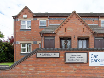 Hollis Court Dy3 0 1