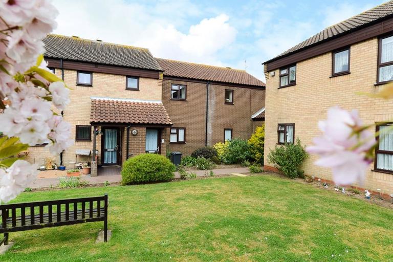 Swain Court 007