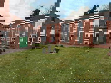1910 Latham Court 001