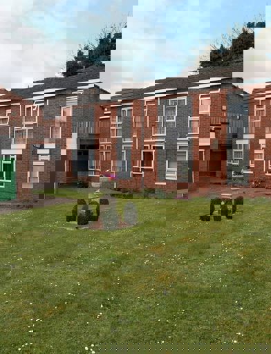 1910 Latham Court 001 