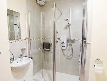 Legh Court Apartment Bathroom