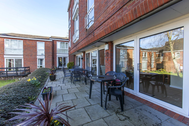 2102 Chalmers Court 007