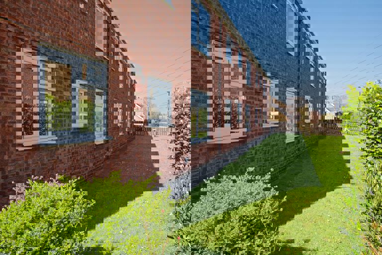 Robert Allan Court 04