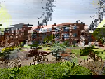 Springhill Court Yo61 011