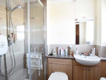 Minden Court 2 Bathroom