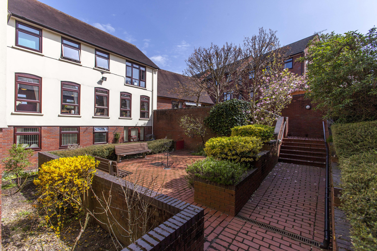 2103 Fuller Court 010