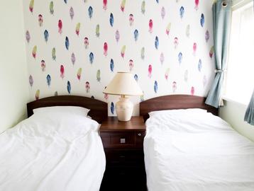 Dennis Sneezum Court Twin Bedroom