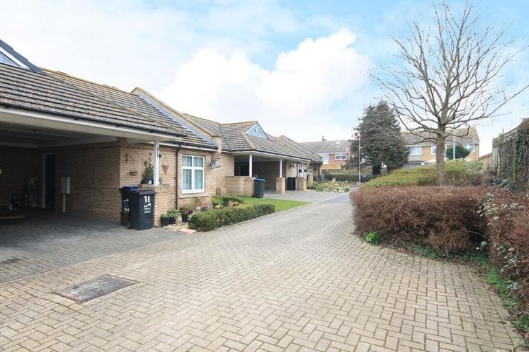 2401 Ralph Grimshaw Court 003
