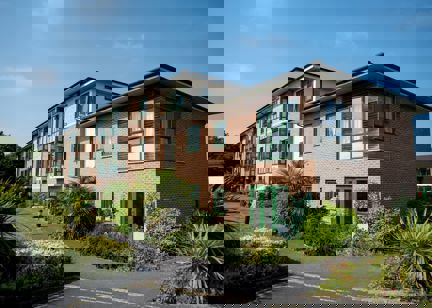 Pathway alongside the side garden area to Hillside Court