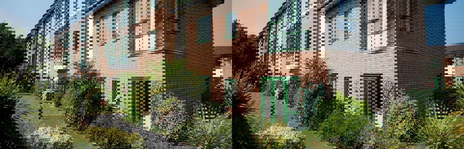 Pathway alongside the side garden area to Hillside Court