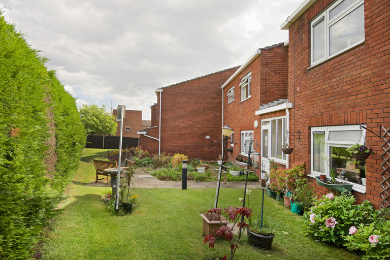 Brough Court Dn35 014