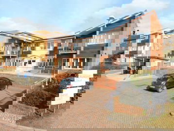 Bleriot Court 3