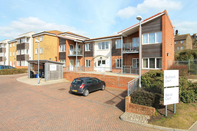 Bleriot Court 3