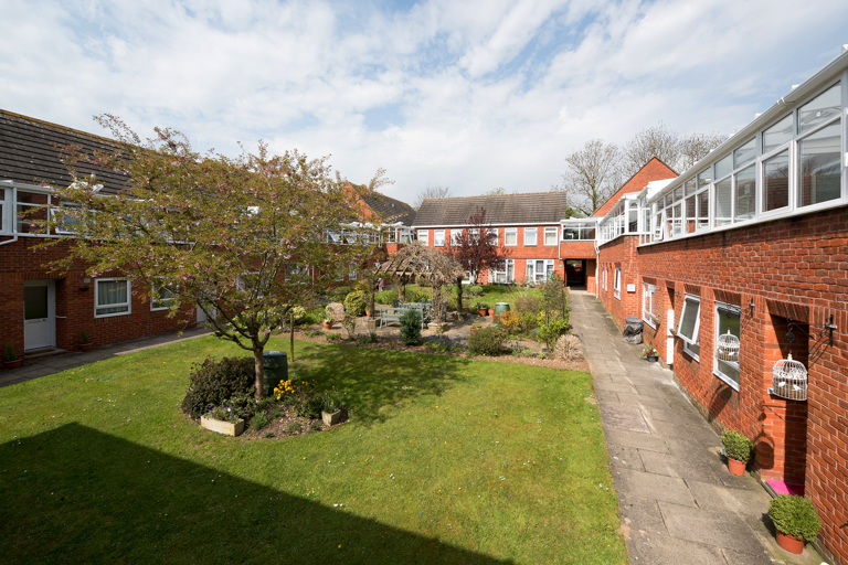 Hedley Davis Court 013