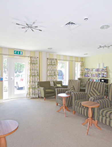 2516 Kingsway 002 