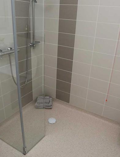 Summergate Lodge Bathroom 1 