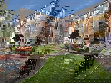 Mendell Court 6