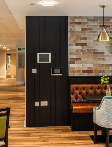 Communal dinging space with modern decor 