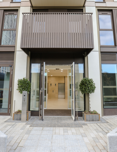 Exterior image of Minterne Apartments entrance 